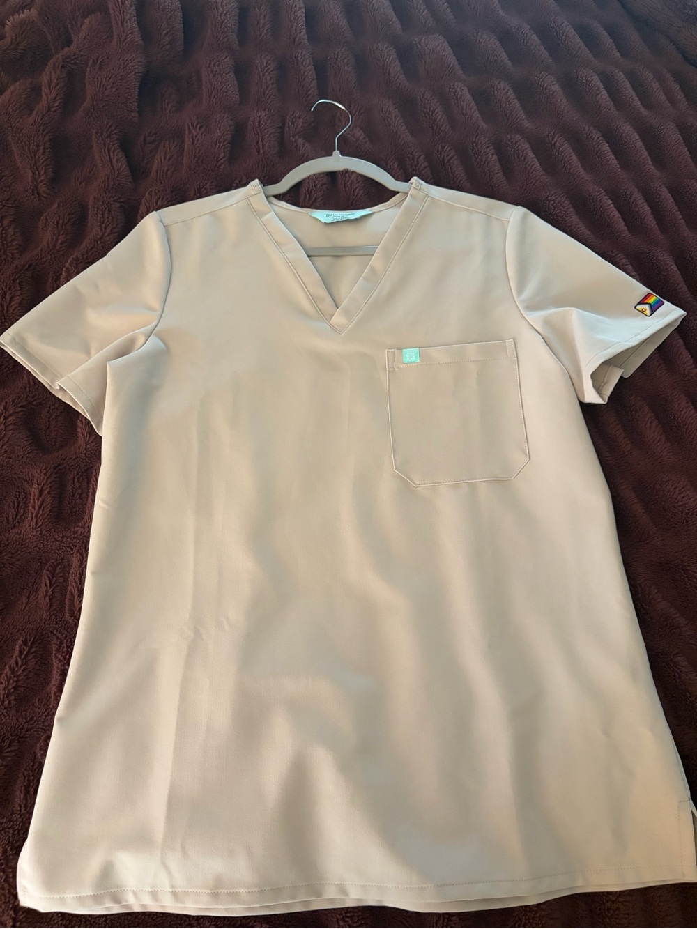 Garde-Malade greige women’s scrub top